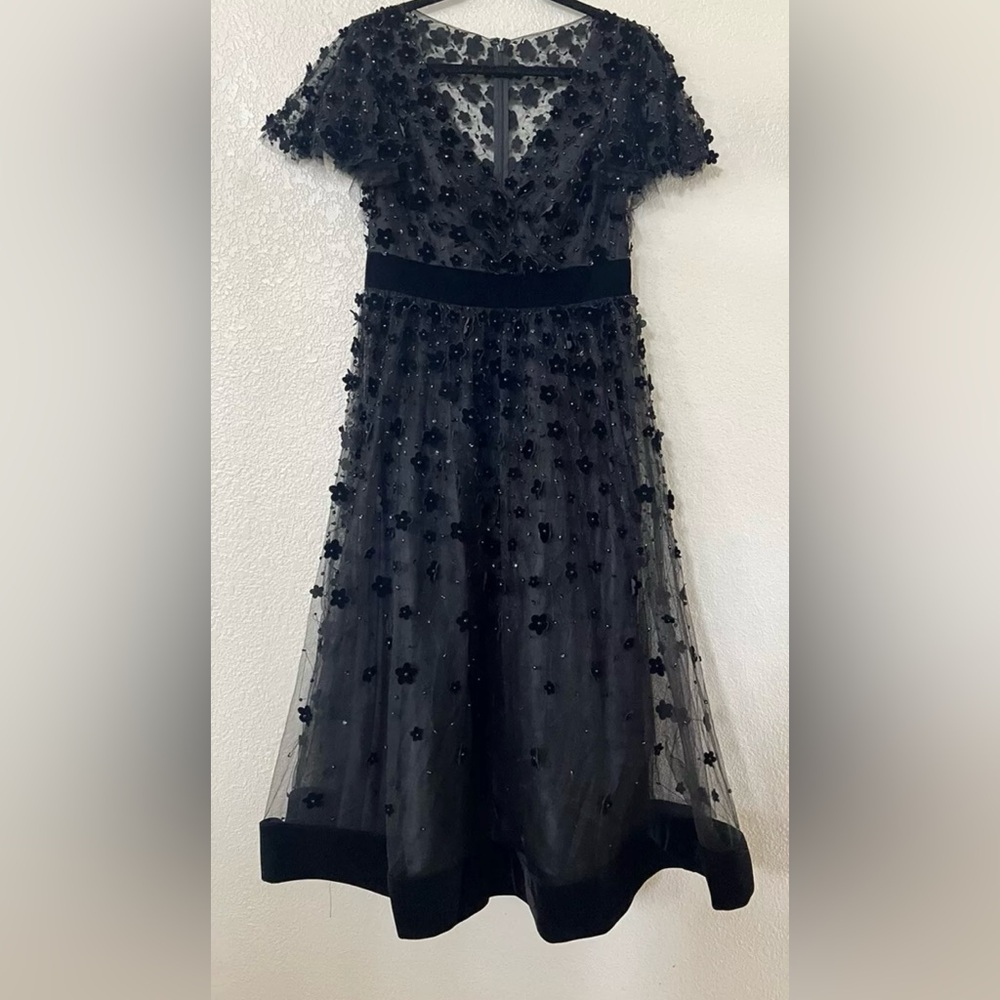 New Mac Duggal EMBELLISHED BUTTERFLY SLEEVE VELVET HEM MIDI DRESS in Black Sz 8 - Picture 4 of 9